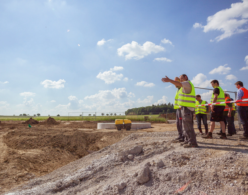 Personen auf Baustelle